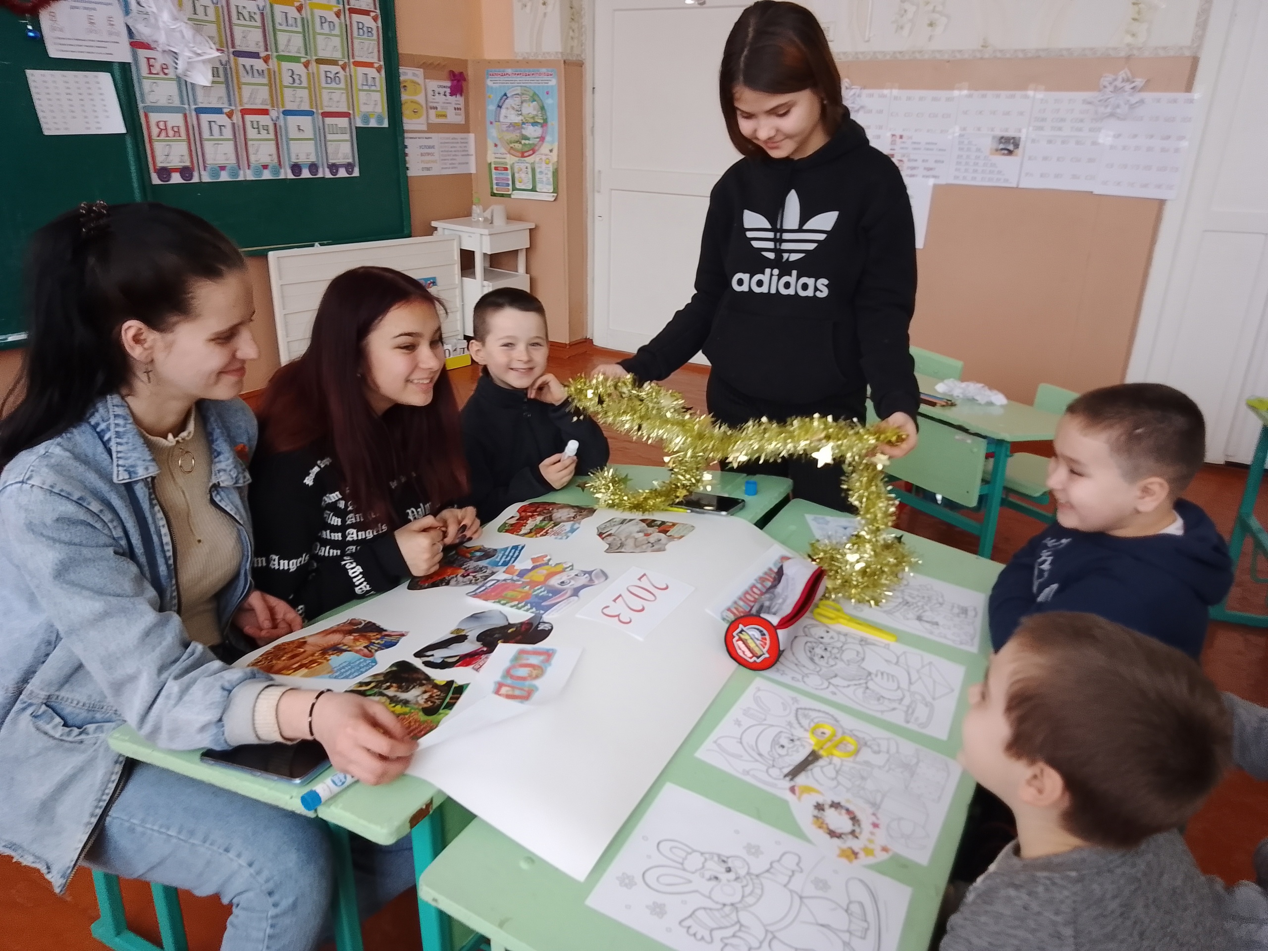 Рисуем плакат с поздравлениями  к Новому  году